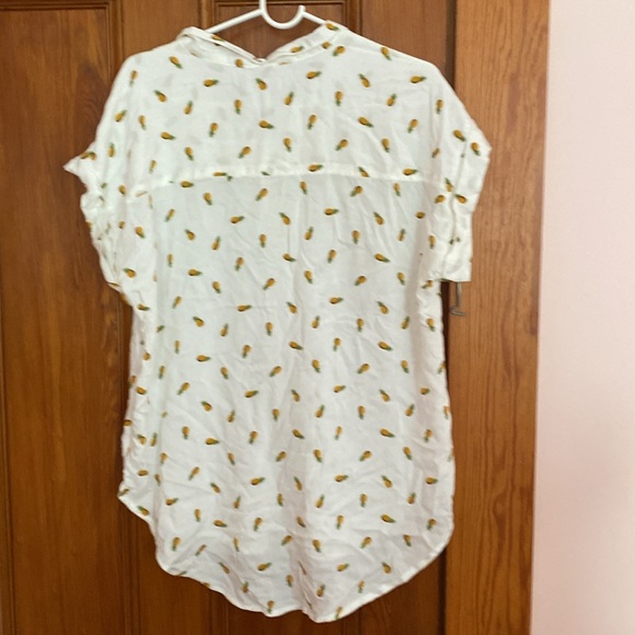 Per Se Women’s Pineapple Print Button down - Picture 3 of 3